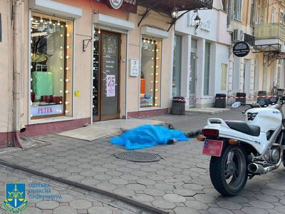 У центрі Одеси вбили чоловіка: повідомляють, що це громадський діяч Демʼян Ганул У центрі Одеси вбили чоловіка: повідомляють, що це громадський діяч Демʼян Ганул
