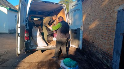 У громаді на Чернігівщині зібрали понад 1 000 кілограмів каштанів, щоб допомогти ЗСУ У громаді на Чернігівщині зібрали понад 1 000 кілограмів каштанів, щоб допомогти ЗСУ