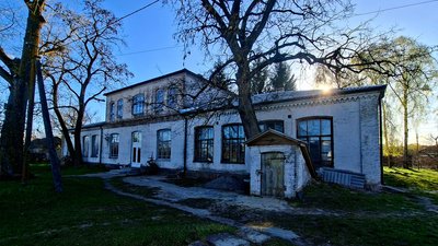 Народна вища школа у Вовчку: як у чернігівському селі будують школу для дорослих та вчать демократії Народна вища школа у Вовчку: як у чернігівському селі будують школу для дорослих та вчать демократії