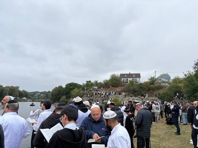 «Віддали гріхи воді»: в Умані завершилося святкування Рош га-Шана «Віддали гріхи воді»: в Умані завершилося святкування Рош га-Шана