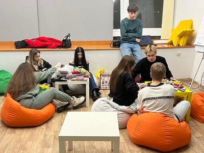 У Дніпрі студенти передали військовим подарунки в шкарпетках У Дніпрі студенти передали військовим подарунки в шкарпетках