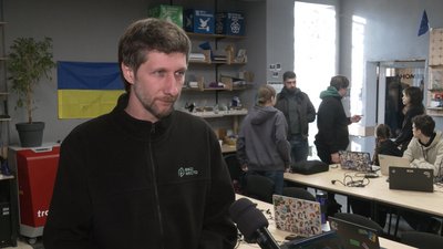 "Можемо залучати до відбудови тисячі архітекторів": у Чернігові вчать робити 3D-сканування та створювати 3D-моделі "Можемо залучати до відбудови тисячі архітекторів": у Чернігові вчать робити 3D-сканування та створювати 3D-моделі