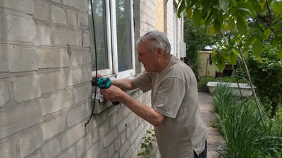 "Нема навіть де хліба купити": як живуть люди в прифронтовій Новопавлівці на Дніпропетровщині "Нема навіть де хліба купити": як живуть люди в прифронтовій Новопавлівці на Дніпропетровщині
