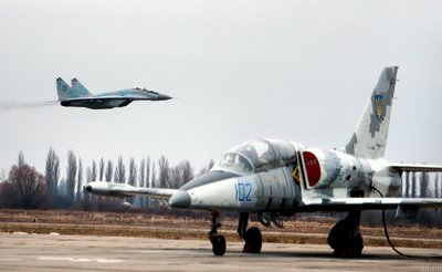 Літак L-39 "Альбатрос"на аеродромі у Василькові Літак L-39 "Альбатрос"на аеродромі у Василькові