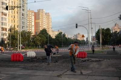 "Все затрусилося, вікна, двері. Це був епіцентр події": як жителі Дарницького району пережили нічну атаку РФ "Все затрусилося, вікна, двері. Це був епіцентр події": як жителі Дарницького району пережили нічну атаку РФ