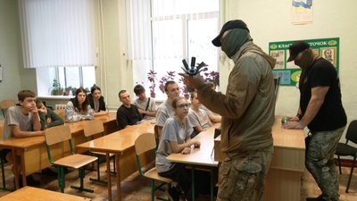 75 дітей із Донеччини пройшли військово-патріотичний вишкіл наХмельниччині
