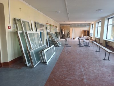 Навчання вирішили не зупиняти: як працює ліцей на Черкащині після влучання дрона Навчання вирішили не зупиняти: як працює ліцей на Черкащині після влучання дрона