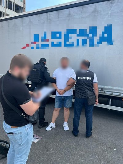 30 тис. дол. за "допомогу" в оренді ставка: у Києві затримали адвоката і його спільника 30 тис. дол. за "допомогу" в оренді ставка: у Києві затримали адвоката і його спільника