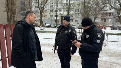 Заміна замків та зниклі печатки: у Кропивницькому підприємець-волонтер збирається судитись з орендодавцем Заміна замків та зниклі печатки: у Кропивницькому підприємець-волонтер збирається судитись з орендодавцем