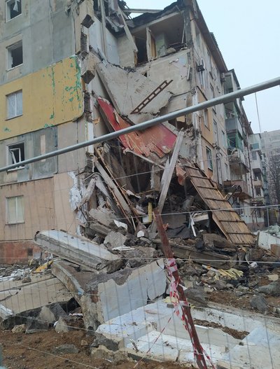 Наслідки ремонту багатоповерхівки у Маріуполі. Фото: Telegram/Петро Андрющенко Наслідки ремонту багатоповерхівки у Маріуполі. Фото: Telegram/Петро Андрющенко