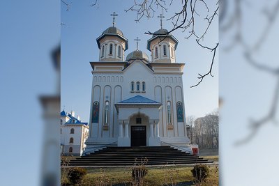 Церква святих Петра й Павла на вулиці Сторожинецькій у Чернівцях Церква святих Петра й Павла на вулиці Сторожинецькій у Чернівцях