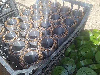На Житомирщині батько з синами виготовляють складові до дронів На Житомирщині батько з синами виготовляють складові до дронів