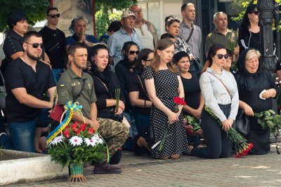 У Мукачеві попрощалися з полеглим захисником Василем Улинцем У Мукачеві попрощалися з полеглим захисником Василем Улинцем