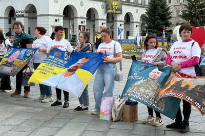 На Майдані Незалежності вшанували пам'ять загиблих морпіхів та провели акцію-нагадування про полонених На Майдані Незалежності вшанували пам'ять загиблих морпіхів та провели акцію-нагадування про полонених