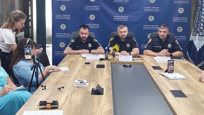 Брифінг поліції, НСЗУ, втратили зір після ін'єкції Брифінг поліції, НСЗУ, втратили зір після ін'єкції