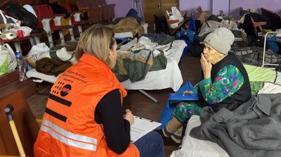 "У метрі від будинку прилетів КАБ": на Дніпропетровщину евакуюють людей з Донеччини