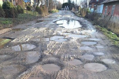 У селі біля Львова триває ремонт вулиці з використанням німецької технології У селі біля Львова триває ремонт вулиці з використанням німецької технології