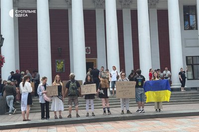 Мораторій на російськомовний продукт: під будівлею мерії в Одесі відбулася акція