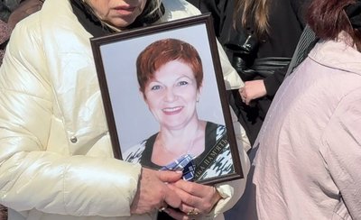 "Вони побігли допомагати людям". У Сумах попрощалися з вчителькою Мариною Чудесою та її мамою "Вони побігли допомагати людям". У Сумах попрощалися з вчителькою Мариною Чудесою та її мамою