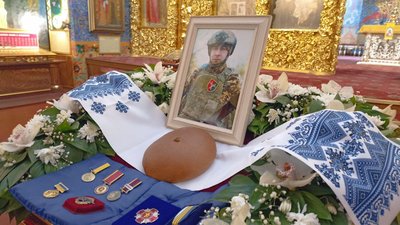 У Житомирі попрощалися з командиром взводу безпілотних авіаційних комплексів Сергієм Куником У Житомирі попрощалися з командиром взводу безпілотних авіаційних комплексів Сергієм Куником