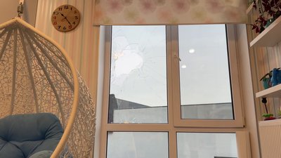У Житомирі під час атаки РФ на балкон однієї з квартир влетів двигун від шахеда У Житомирі під час атаки РФ на балкон однієї з квартир влетів двигун від шахеда