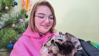 Медикиня бригади "Помста" з тхором Донецька область 30 грудня 2024 рік Медикиня бригади "Помста" з тхором Донецька область 30 грудня 2024 рік