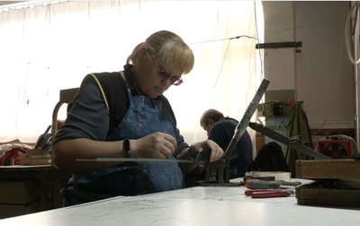 "Більше не маємо великих замовлень": про черкаське підприємство, де працюють незрячі "Більше не маємо великих замовлень": про черкаське підприємство, де працюють незрячі