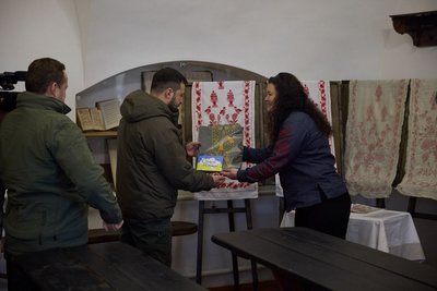 "Історію держави творять люди": Зеленський побував у музеї Сковороди у Переяславі "Історію держави творять люди": Зеленський побував у музеї Сковороди у Переяславі