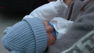 "Я сказала Юлі: «Лови!» – і ми зловили Сашка": як чернігівка біля під'їзду прийняла пологи у подруги "Я сказала Юлі: «Лови!» – і ми зловили Сашка": як чернігівка біля під'їзду прийняла пологи у подруги
