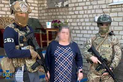 "Готували координати для ракетно-бомбових ударів". СБУ затримала двох жительок Донеччини: підозрюють в роботі на РФ "Готували координати для ракетно-бомбових ударів". СБУ затримала двох жительок Донеччини: підозрюють в роботі на РФ