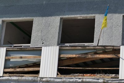 "Будинок затрясся, дах піднявся і назад сів". В селі Марчихина Буда на Сумщині вибух пошкодив два десятки будинків "Будинок затрясся, дах піднявся і назад сів". В селі Марчихина Буда на Сумщині вибух пошкодив два десятки будинків