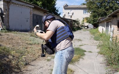 Кореспонденти Суспільного врятували цуценя з прифронтової Васильківки на Дніпропетровщині Кореспонденти Суспільного врятували цуценя з прифронтової Васильківки на Дніпропетровщині