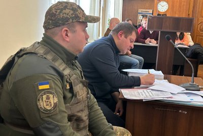 В Житомирі суд залишив в СІЗО вісьмох обвинувачених у справі про вимагання, вбивство і викрадення людей В Житомирі суд залишив в СІЗО вісьмох обвинувачених у справі про вимагання, вбивство і викрадення людей