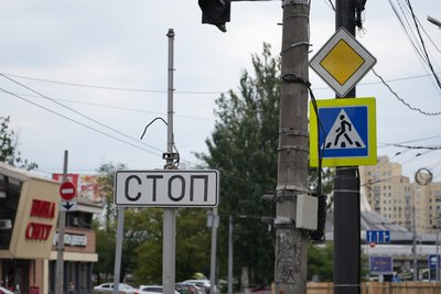 "Рух середмістям паралізовано": чому в центрі Дніпра утворився затор з десяток автівок "Рух середмістям паралізовано": чому в центрі Дніпра утворився затор з десяток автівок