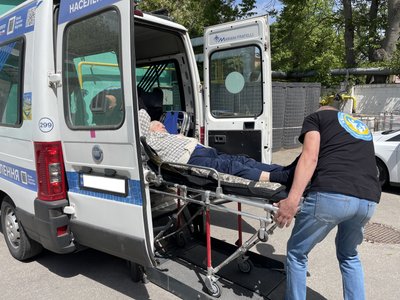 "Ми тут потрібні": керівник ГО "Сильні Бо Вільні" про роботу під обстрілами та допомогу людям на Херсонщині "Ми тут потрібні": керівник ГО "Сильні Бо Вільні" про роботу під обстрілами та допомогу людям на Херсонщині