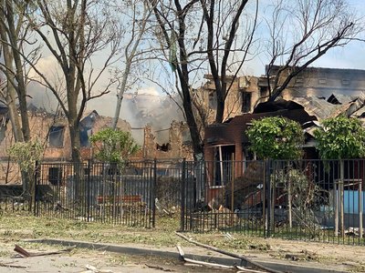Що відбувається на місці ракетного удару по Дніпру. Фоторепортаж Що відбувається на місці ракетного удару по Дніпру. Фоторепортаж