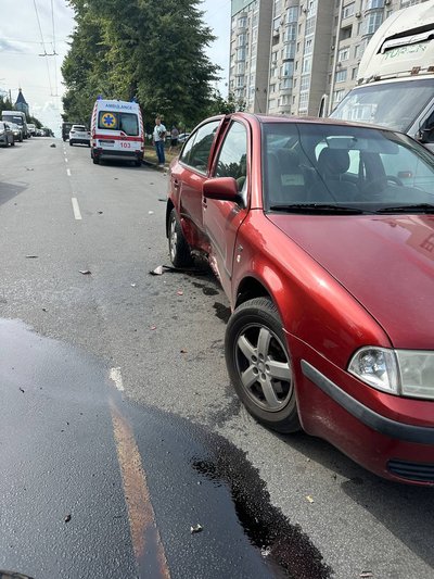 У Житомирі на вулиці Перемоги у ДТП У Житомирі на вулиці Перемоги у ДТП