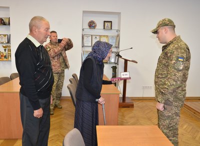 Посмертно нагородили відзнаками двох військових з Рівненщини Посмертно нагородили відзнаками двох військових з Рівненщини