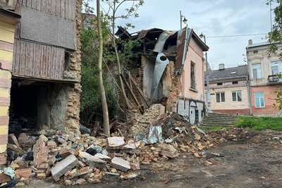 Будинок, який обвалився на вулиці Шолом-Алейхема у Чернівцях Будинок, який обвалився на вулиці Шолом-Алейхема у Чернівцях