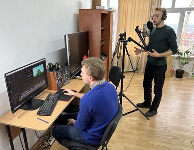 Озвучили Сімсонів: в Ужгороді студенти створили студію дубляжу і озвучують українською відомі мультфільми Озвучили Сімсонів: в Ужгороді студенти створили студію дубляжу і озвучують українською відомі мультфільми