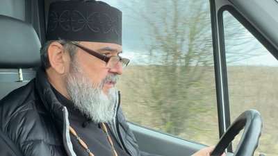 “Я не можу їх покинути”: як сумський священник вмовляє евакуюватись мешканців Угроїдів “Я не можу їх покинути”: як сумський священник вмовляє евакуюватись мешканців Угроїдів