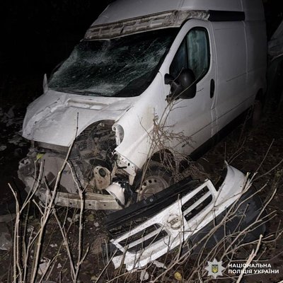 У Мерефі підлітки потрапили в ДТП: травмовану дівчину водій з пасажиром винесли з авто і донесли до воріт подруги У Мерефі підлітки потрапили в ДТП: травмовану дівчину водій з пасажиром винесли з авто і донесли до воріт подруги