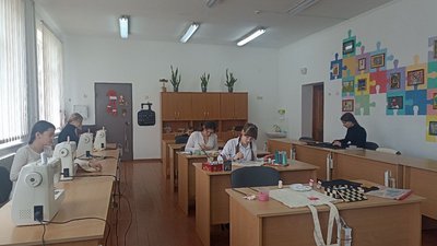 "Добра сумка": школярі з Житомирщини шиють екоторбинки, продають на ярмарках і допомагають військовим "Добра сумка": школярі з Житомирщини шиють екоторбинки, продають на ярмарках і допомагають військовим