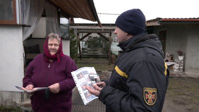 Восьмеро людей загинули під час пожеж у 2025 році на Рівненщині. Рятувальники провели рейд серед населення області Восьмеро людей загинули під час пожеж у 2025 році на Рівненщині. Рятувальники провели рейд серед населення області