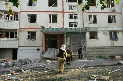 Рятувальники на місці влучання у будинок на Метробудівників у Харкові 24.09.24 Рятувальники на місці влучання у будинок на Метробудівників у Харкові 24.09.24