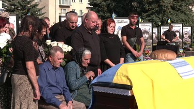 У Рівному попрощалися з військовим Тарасом Наумчуком У Рівному попрощалися з військовим Тарасом Наумчуком