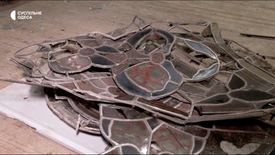 Пошкоджені автентичні вітражі: як Одеса оговтується після балістичного удару 31 січня Пошкоджені автентичні вітражі: як Одеса оговтується після балістичного удару 31 січня