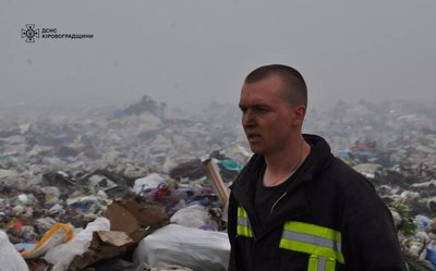 У Кропивницькому другу добу гасять пожежу на міському сміттєзвалищі У Кропивницькому другу добу гасять пожежу на міському сміттєзвалищі