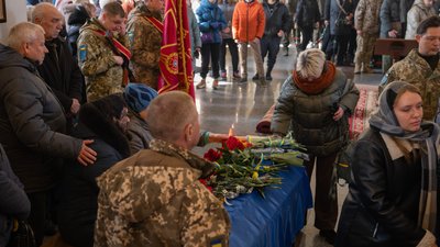 У Полтаві попрощалися із майором та солдатом, які загинули на війні з РФ У Полтаві попрощалися із майором та солдатом, які загинули на війні з РФ