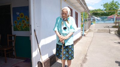 Понад 80 років берегла святиню: жителька Вінниччини передасть врятовану ікону майбутньому храму Понад 80 років берегла святиню: жителька Вінниччини передасть врятовану ікону майбутньому храму